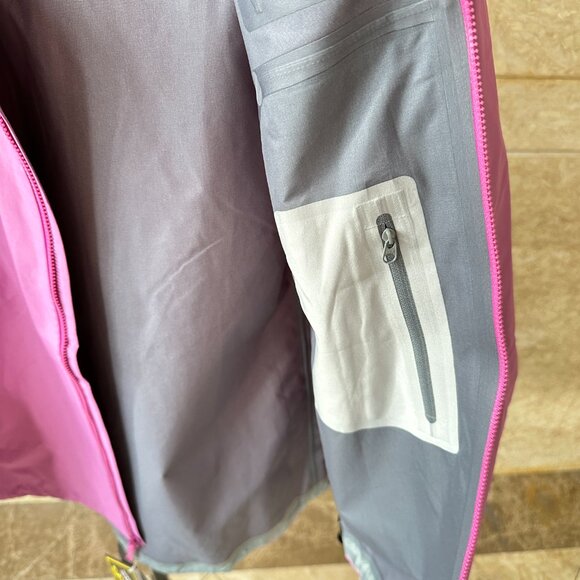 Arcteryx Beta Series Beta LT JacketHooded Hardshell Jacket, Size M - Picture 3 of 8